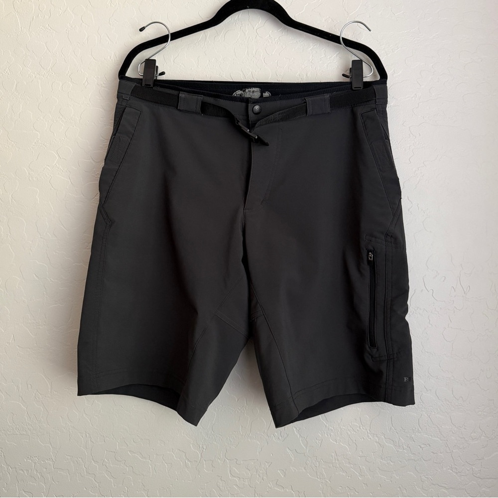 REI Men's Belted Outdoor Shorts Dark Gray Medium?‎